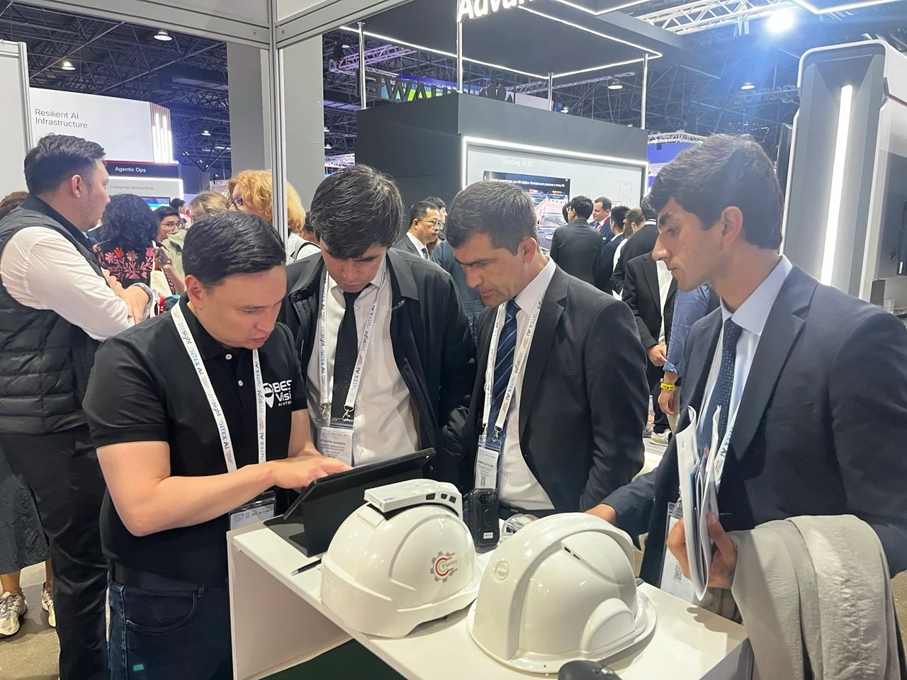 Демонстрация BV Mobile и видеорегистраторов на стенде GITEX AI